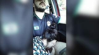 تمص زبه وهو يسوق السيارة – مص زب عربي