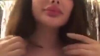 سكس انجي خوري فاتحة بث تستعرض جسمها