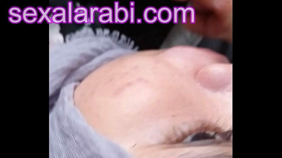 محجبة تمص الزب عشان تاخذ مشوار في السيارة