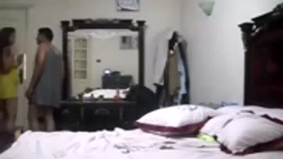 شاب مصري متجوز بيجيب شرموطه البيت ومراته مش موجوده وبينزل عليها بوس ولحس وبيفشخ كسها نيك وبتركب ةعلي زبه بقوه