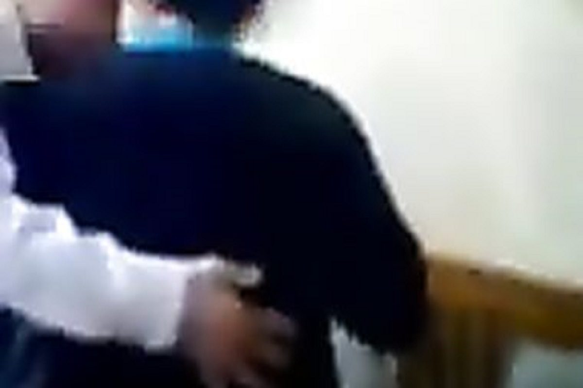 لبوه مصريه بتتناك من راجل كبير والراجل بيلحس كسها ويحط زبه فيه واللبوه بتتناك بهيجان