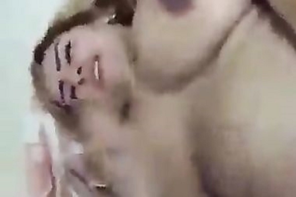 لبوه مصريه بتتناك من عشيقها الشاب وتقوله هقطعلك زبرك هايجتني اووي وتقوله دخله اووي وكلام يهيج اووي