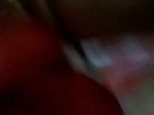 سكس الشاب المصري مع جارته الملفايه وطيزها الكبيره وهو بينيكها علي الارض وفاشخ كسها ومش رحمها