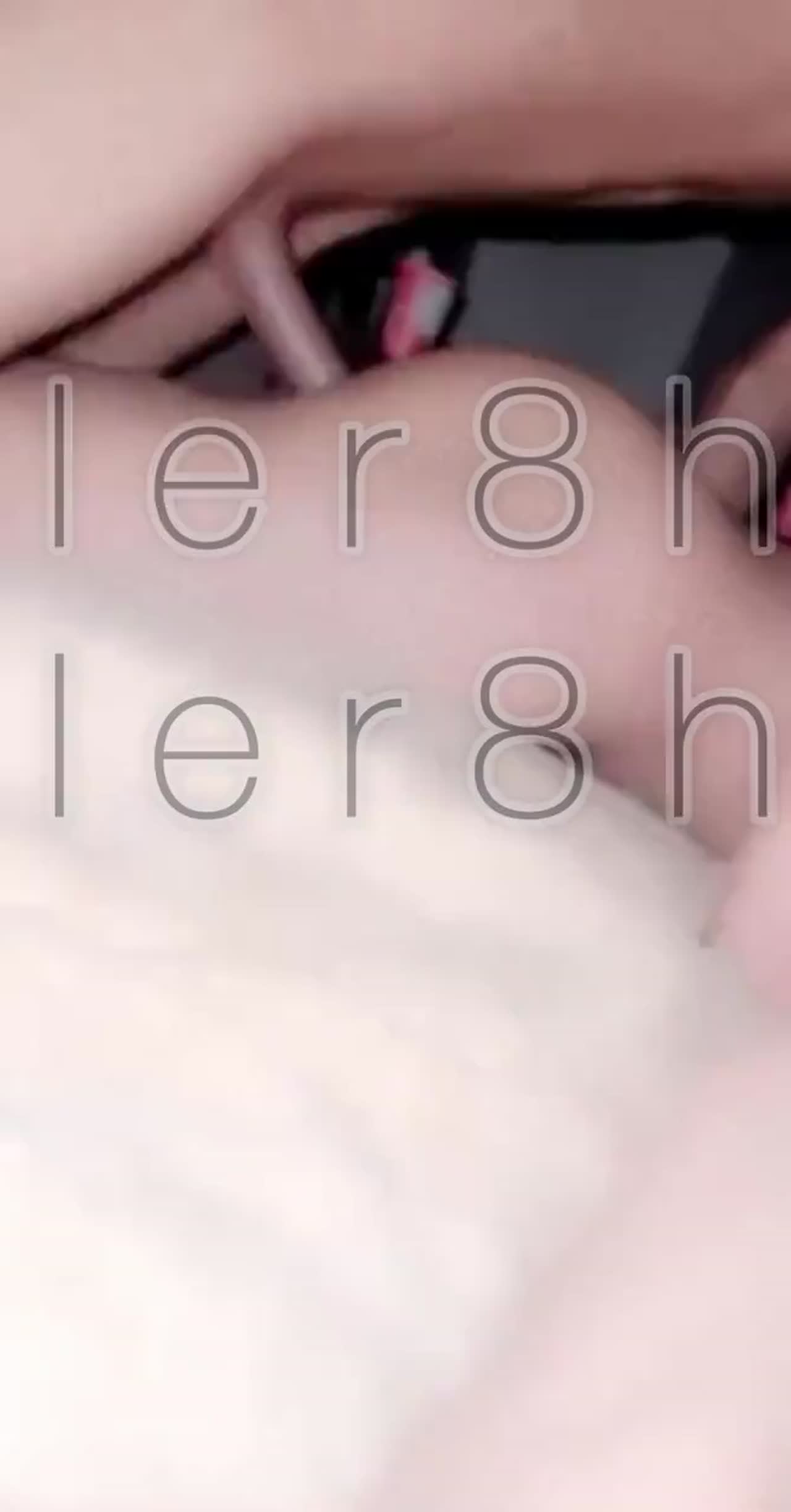 نايمه على بطنها والزوبر بيرزع طيازها