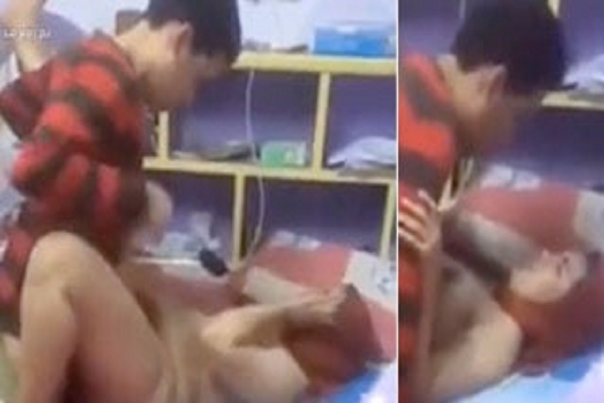 بنوته مصريه فرسه جايبه صحابها البيت عشان يدقها في كسها والواد جاب صحبه عشان يصورهم والمتناكه بتقوله خلاص بقا ومش عايزه تتصور