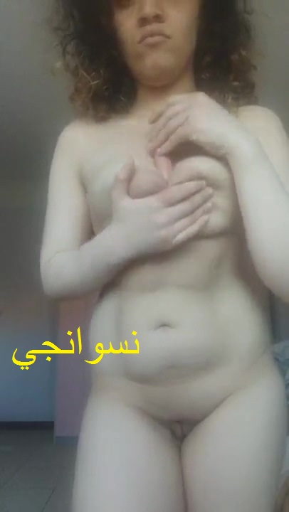 لبوه مصريه بتنيك نفسها بالسجق وشغال لعب في كسها