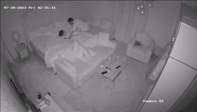 عنتيل اماراتي صوت واضح و مسموع من قلب غرفة نومه مع عشيقته بوس ساخن و دلع علي الاخر و هي لبوة تستاهل والفاجره شغاله تسخين فيه