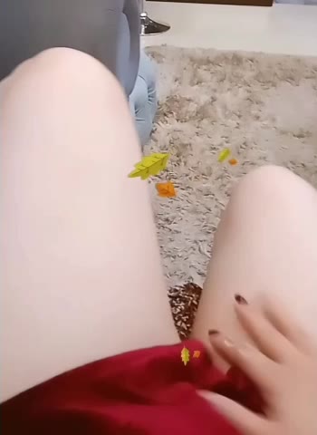 لبوة فى مكالمه مع حبيبها وفاتحه كام وتفرجه كسها