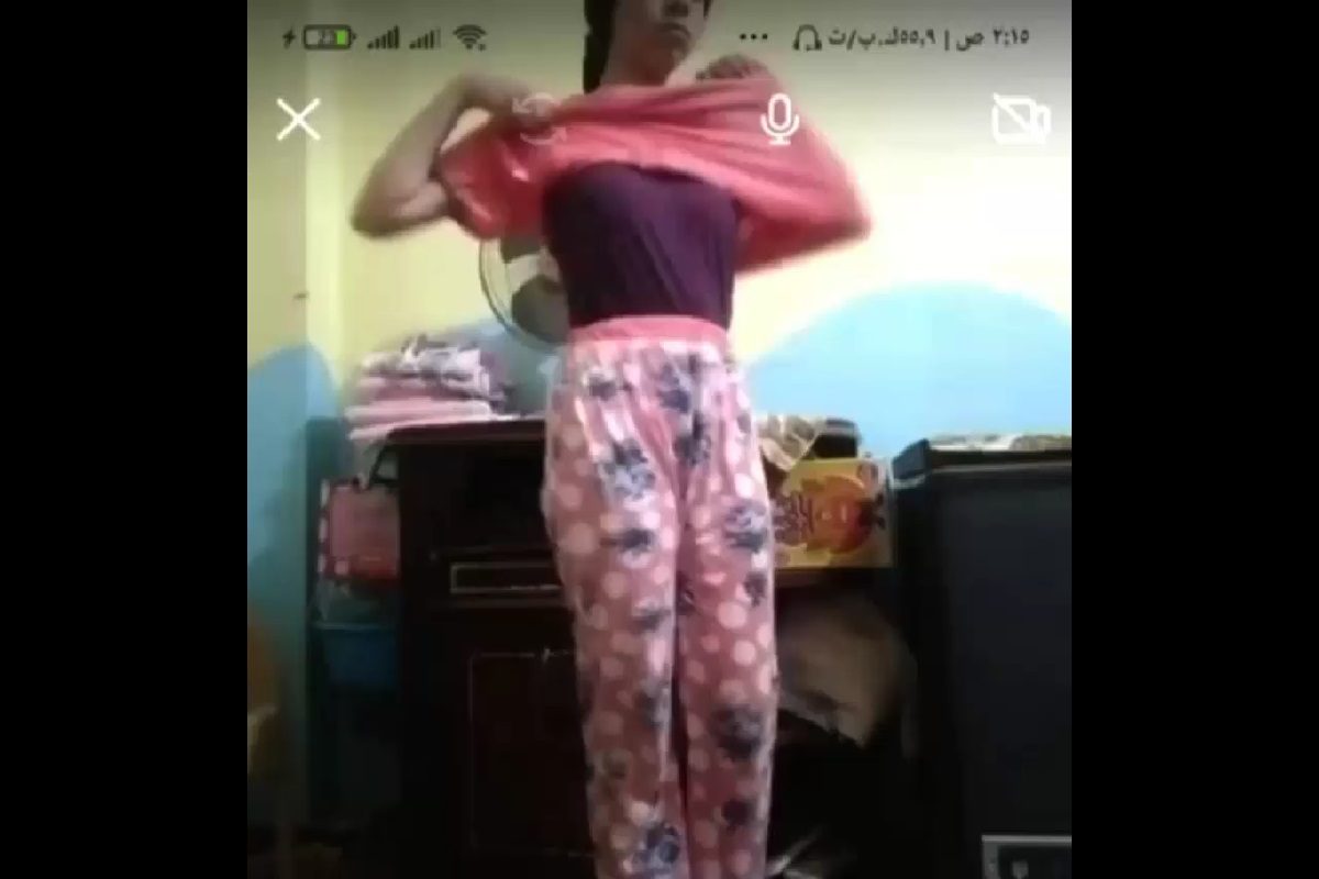 كتكوته مصريه فلاحه بتقلع وتعرض لحبيبها عودها الفرنساوي الخطير