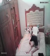 مره متناكه اووي بجسم ملبن كيرفي بتروح لمديرها البيت وبيمسكها علي السرير بيفشخ كسها نيك