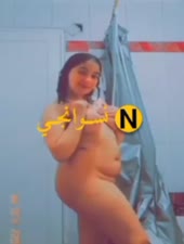 بنت فلاحه لبوه اووي بتتصور لعشيقها وتفرجه جسمها الملبن وتدلعه ببزازها وطيازها وكسها المربرب